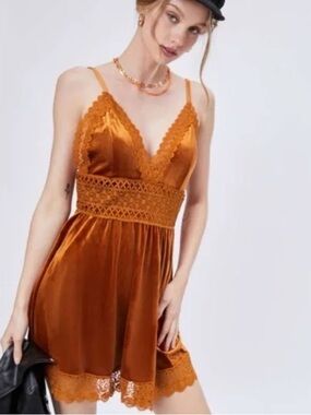Cider Boho Velvet Lace Trim Chemise Mini Dress in Marmalade Orange Size L
